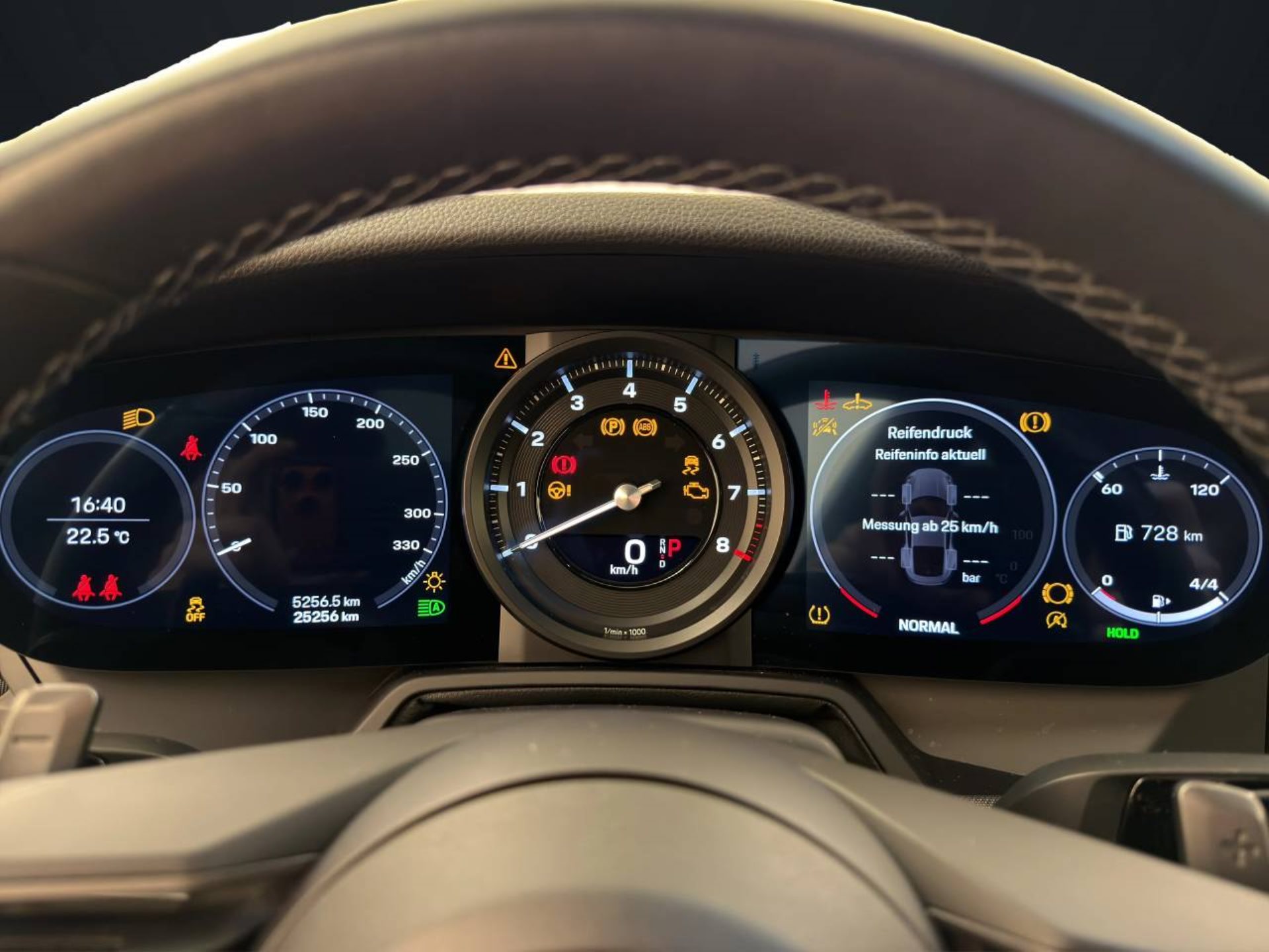 PORSCHE 911 Carrera-image-21