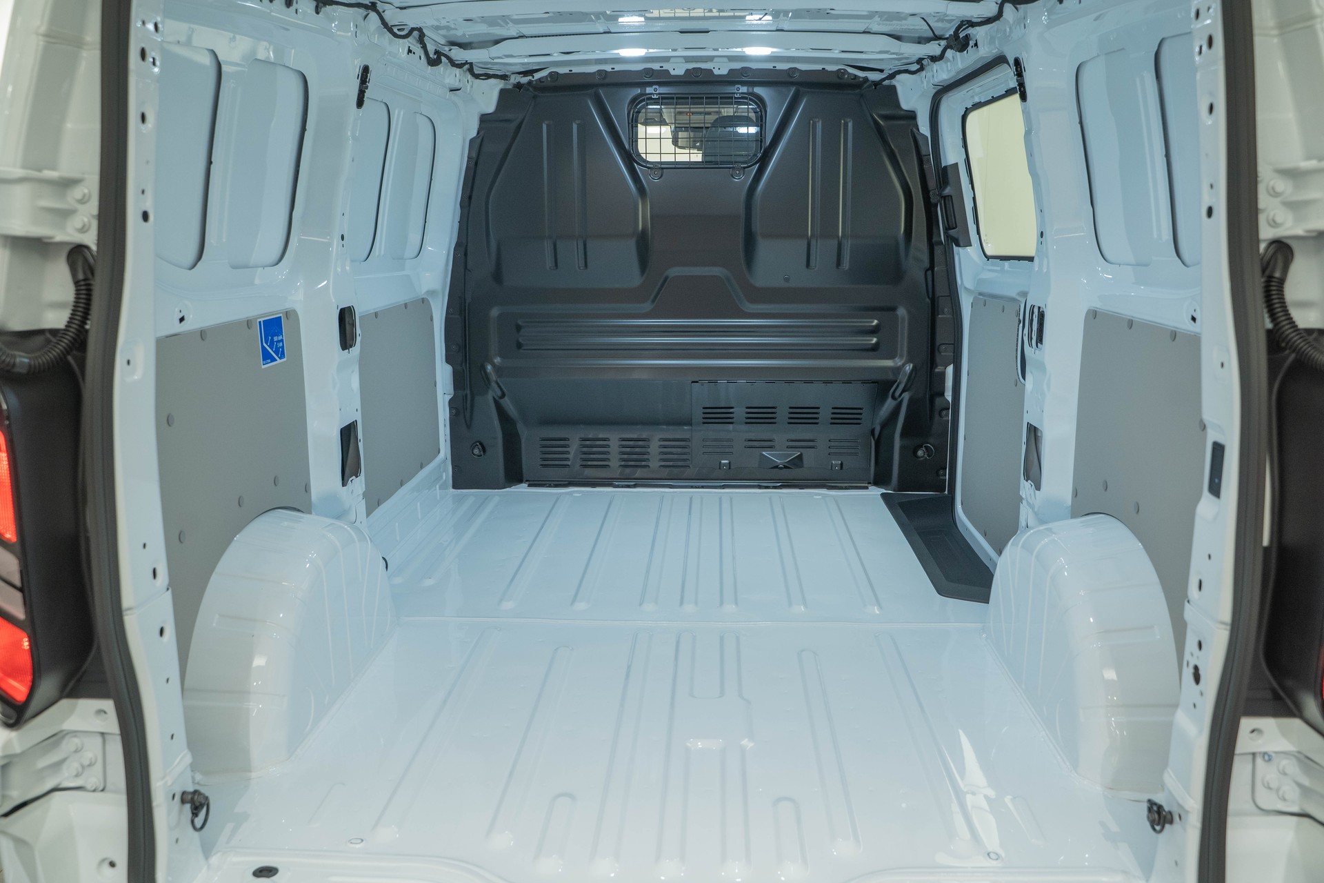 FORD Transit C Van 320 L1 2.0 EcoBlue 136 Trend 4x4-image-4