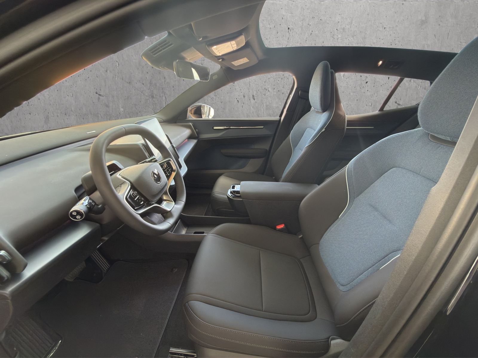 VOLVO EX30 E60 69kWh Twin Black Edition-image-7