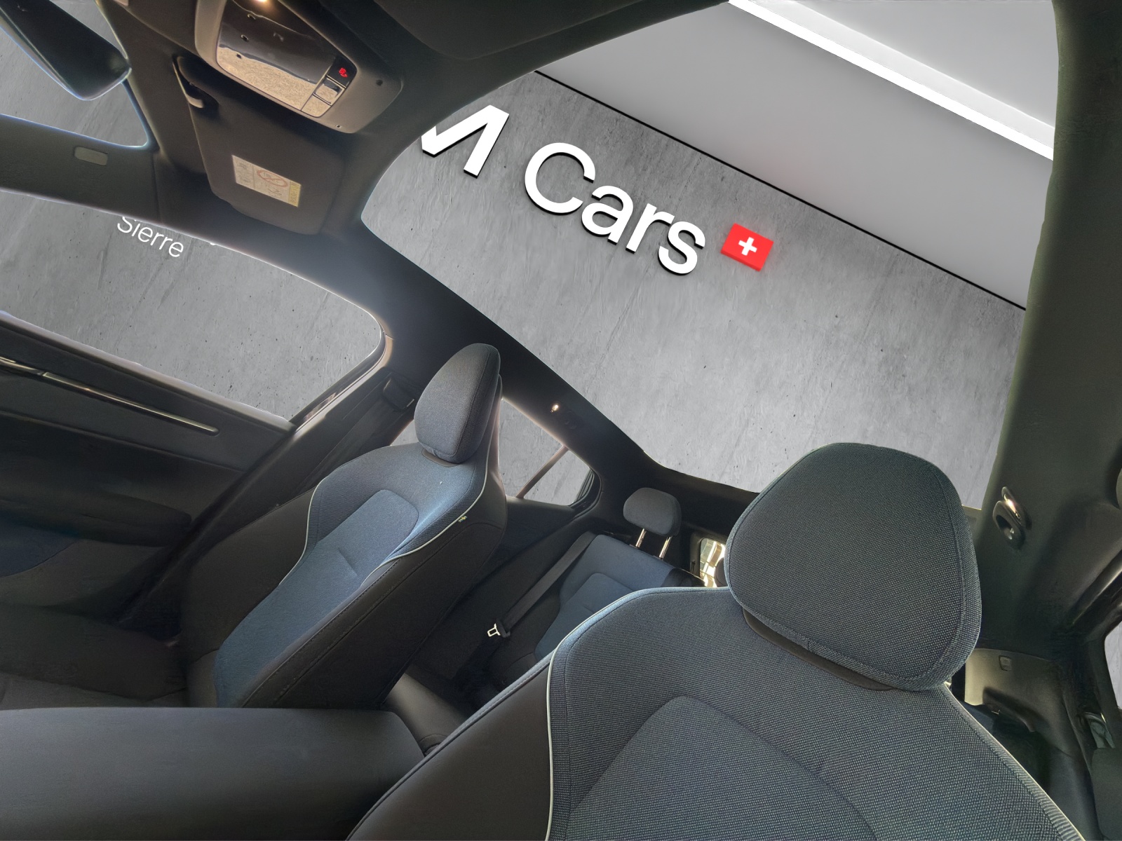 VOLVO EX30 E60 69kWh Twin Black Edition-image-12