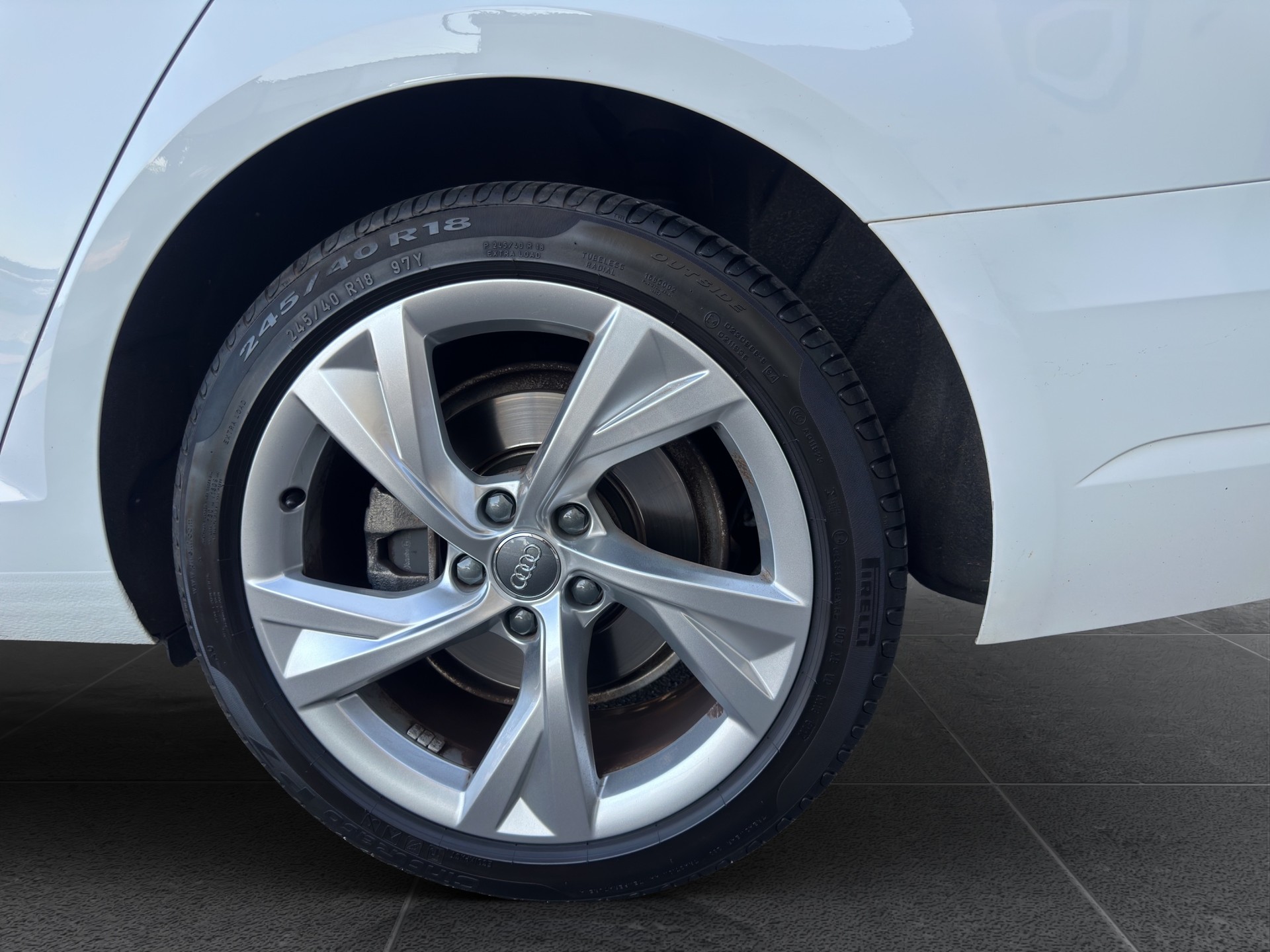 AUDI A4 Avant 2.0 TDI S-tronic-image-13