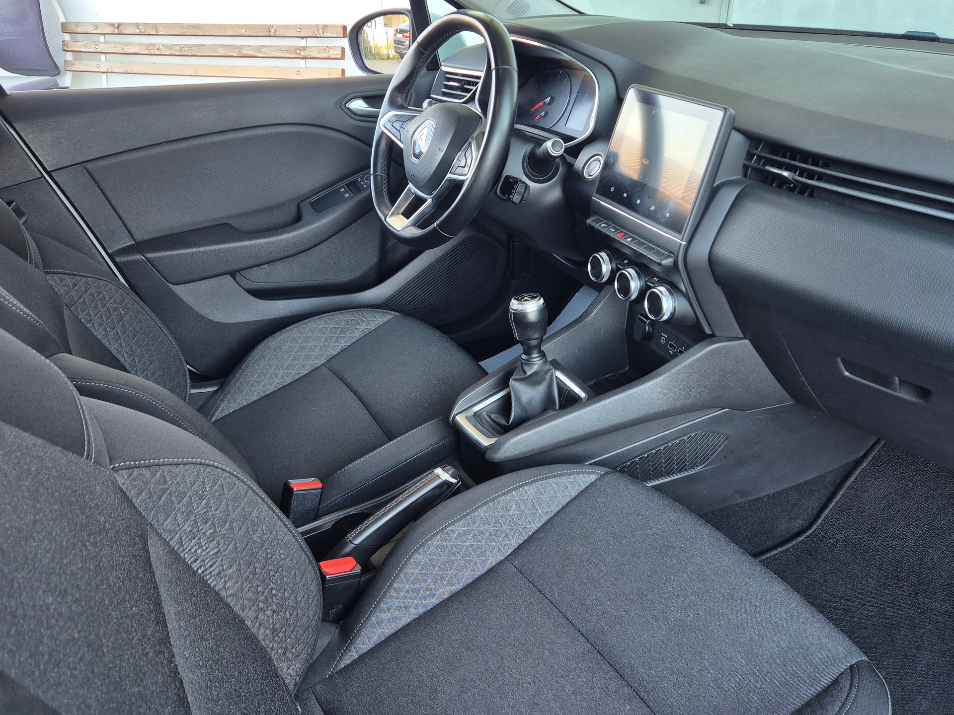 RENAULT Clio 1.0 Business-image-13