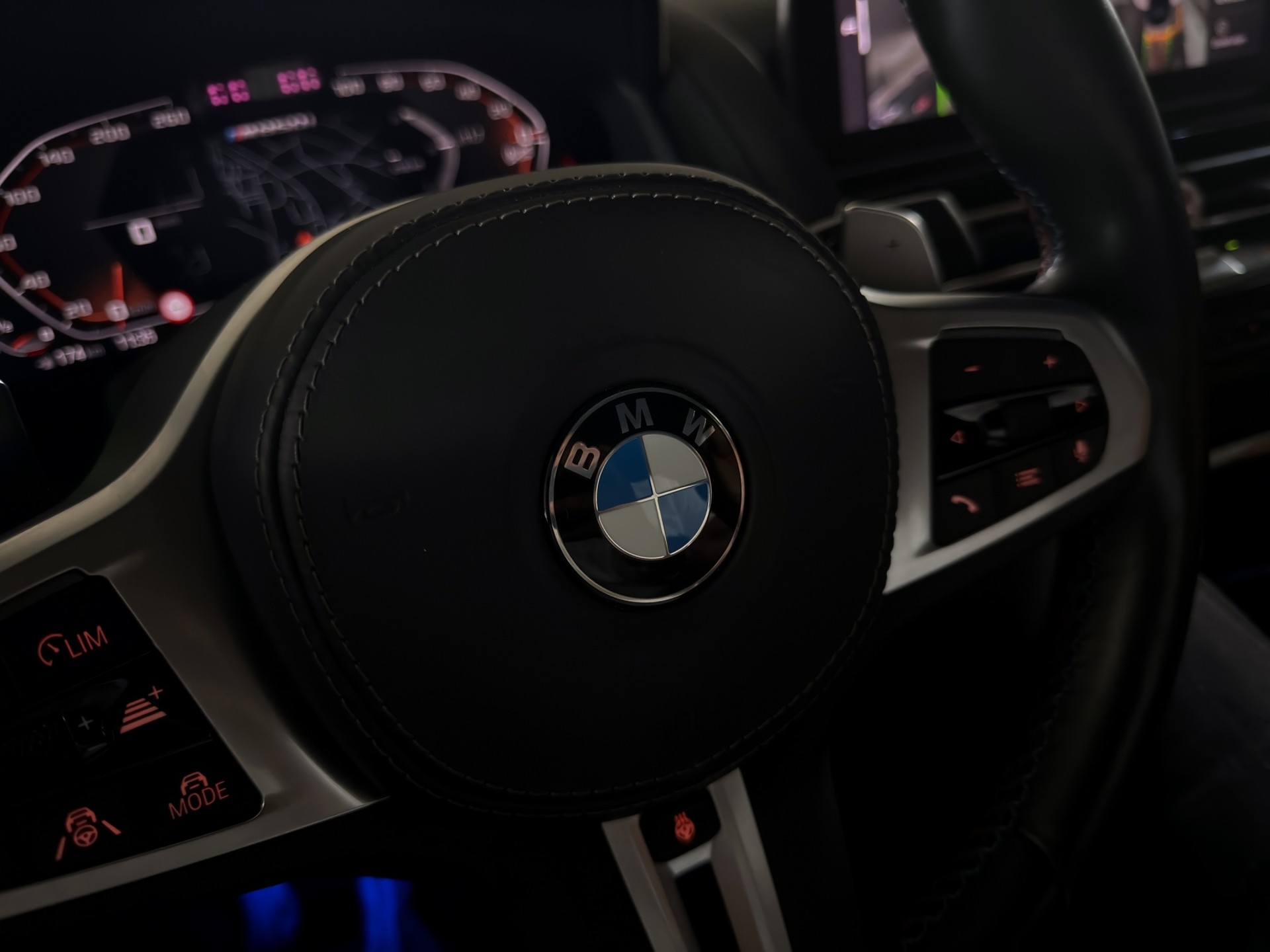 BMW M850i xDrive Steptronic-image-21