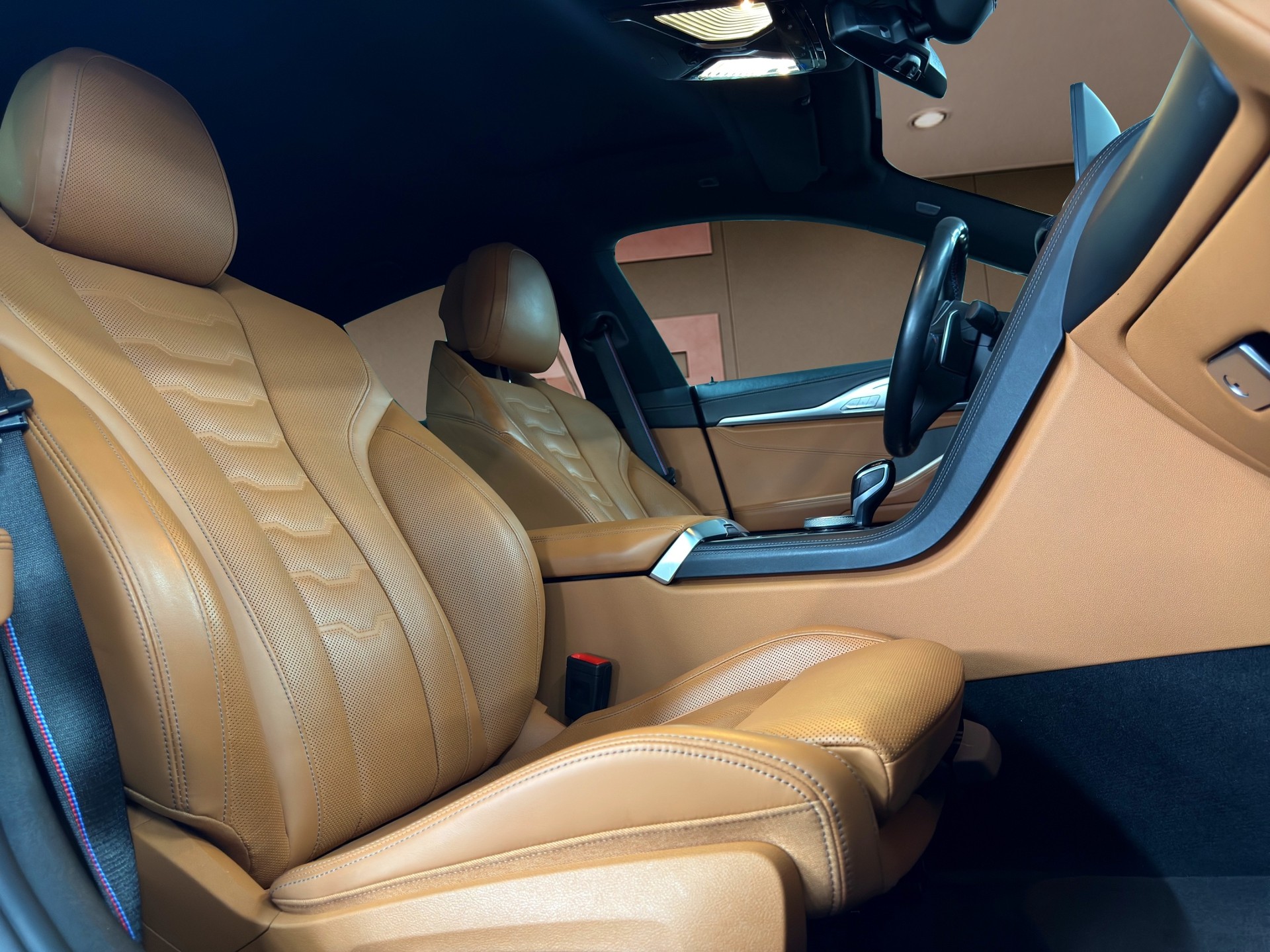 BMW M850i xDrive Steptronic-image-13