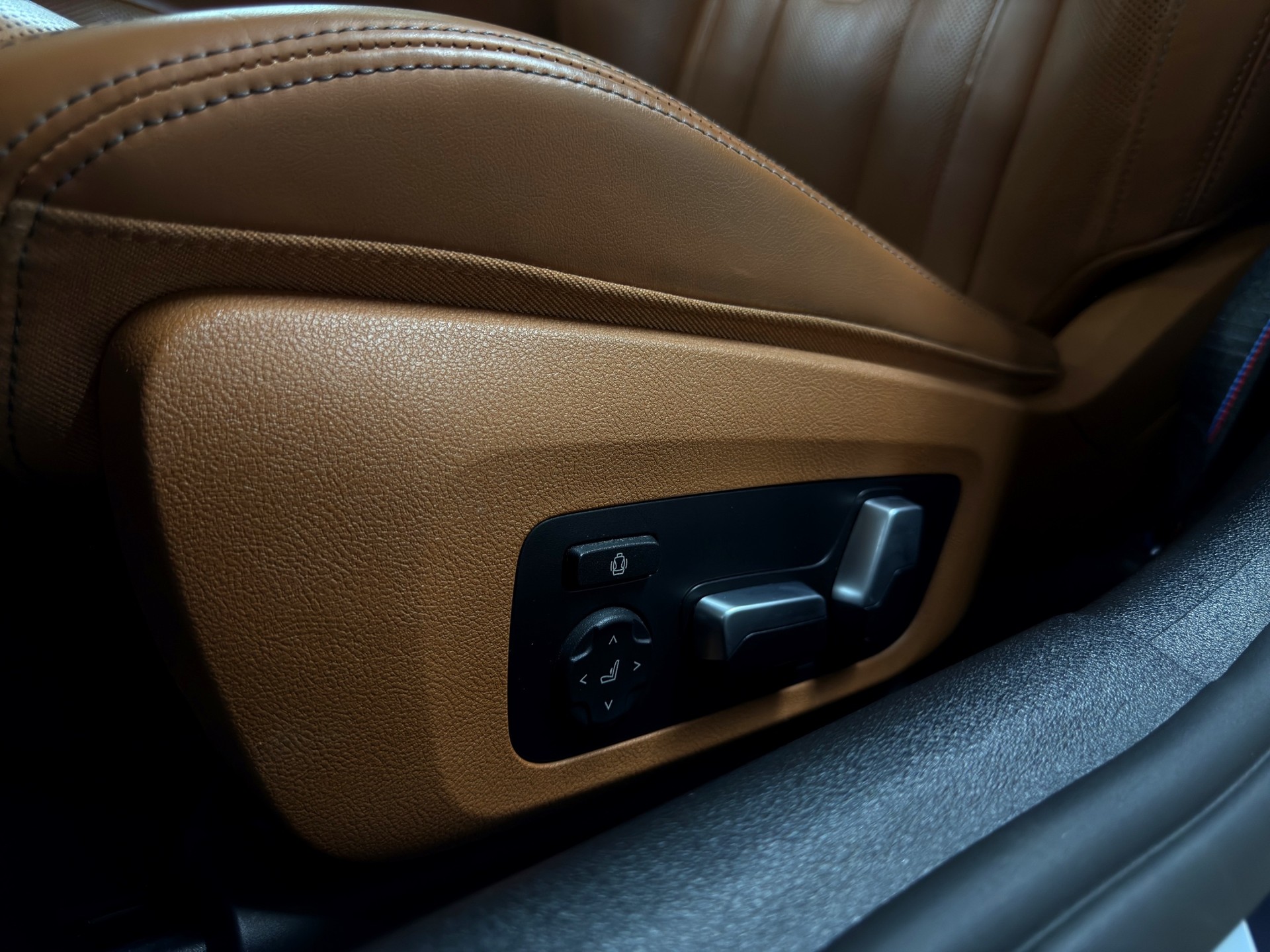 BMW M850i xDrive Steptronic-image-19