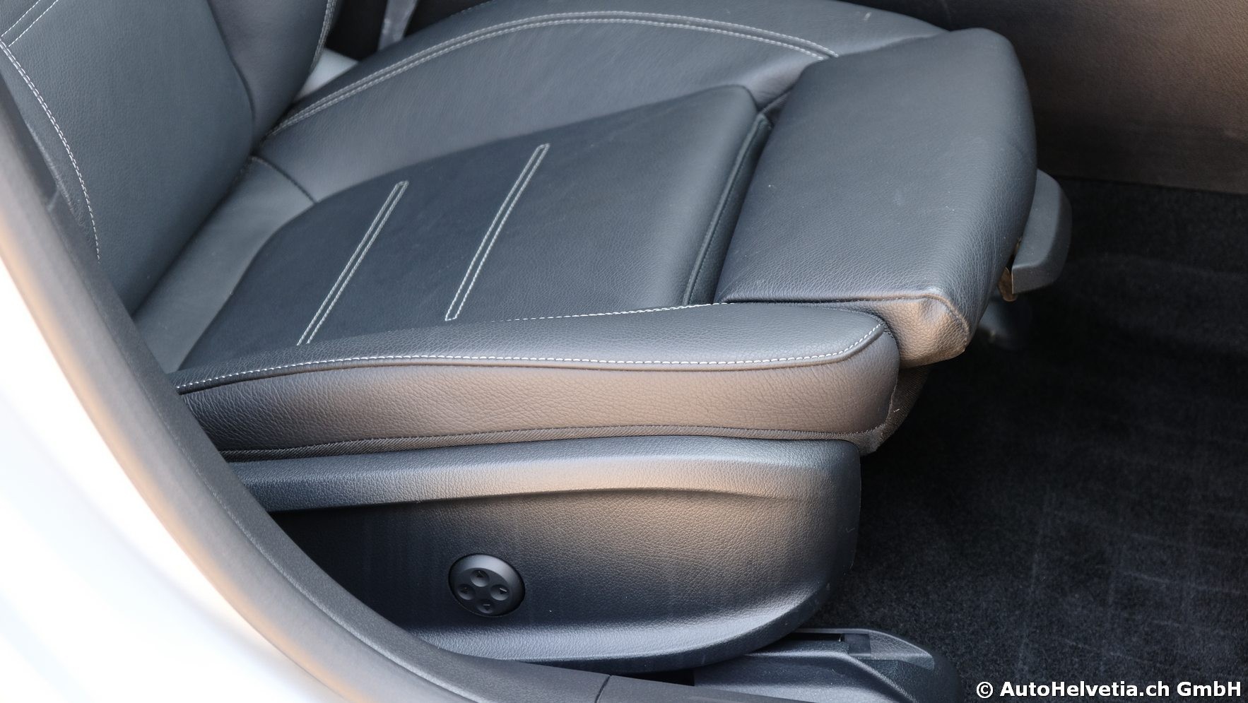 MERCEDES-BENZ A 250 4Matic AMG Line 4Matic 7G-DCT-image-12