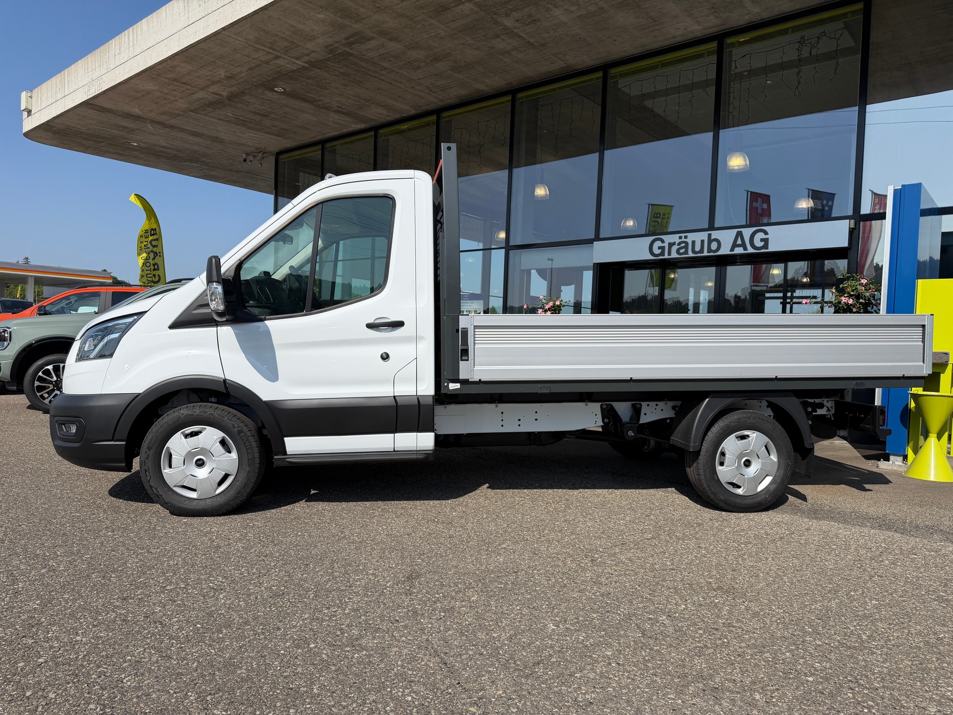 FORD Transit 350 L2 Trend 2.0 TDCi 165 RWD-image-2