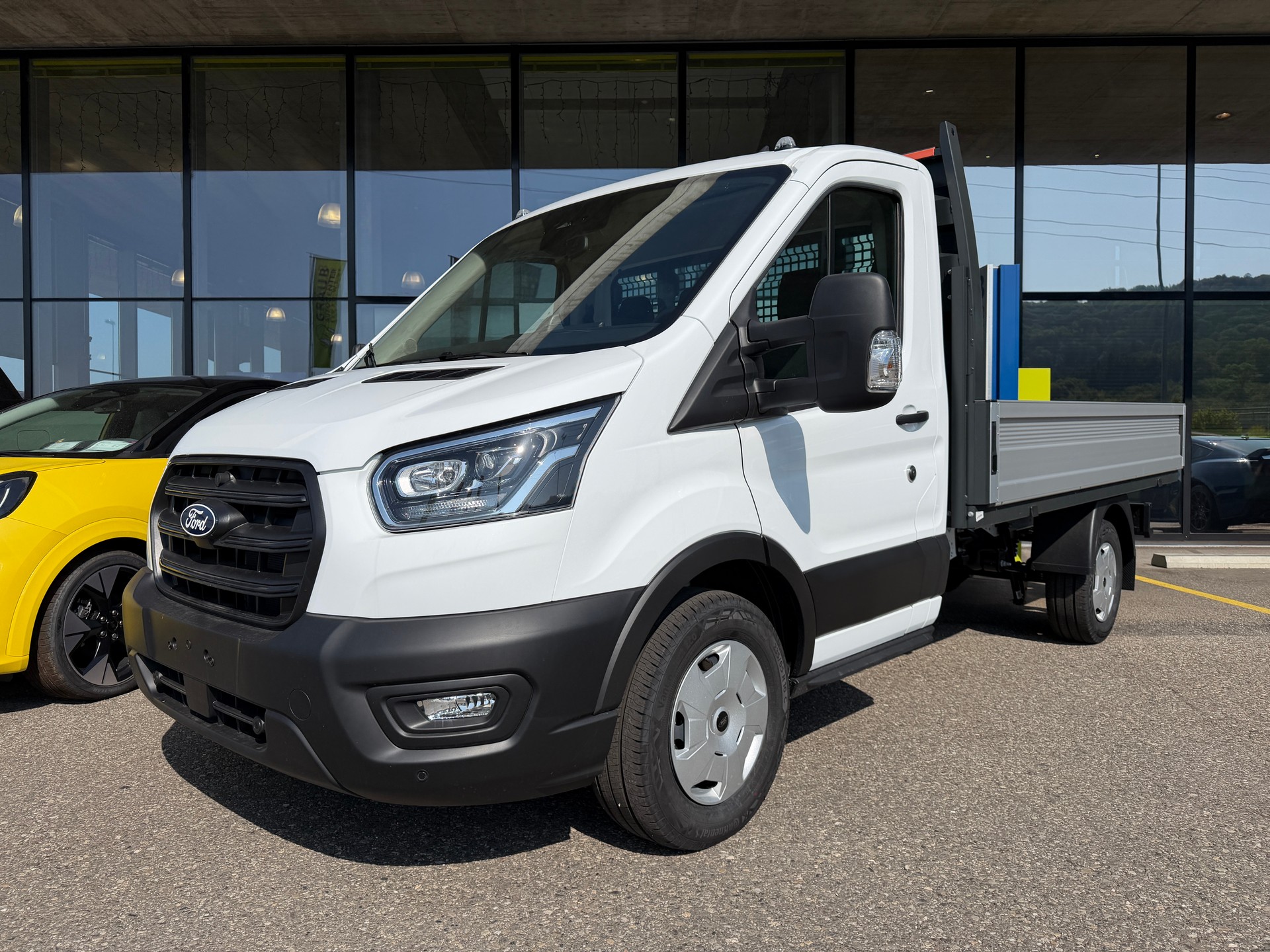 FORD Transit 350 L2 Trend 2.0 TDCi 165 RWD-image-0