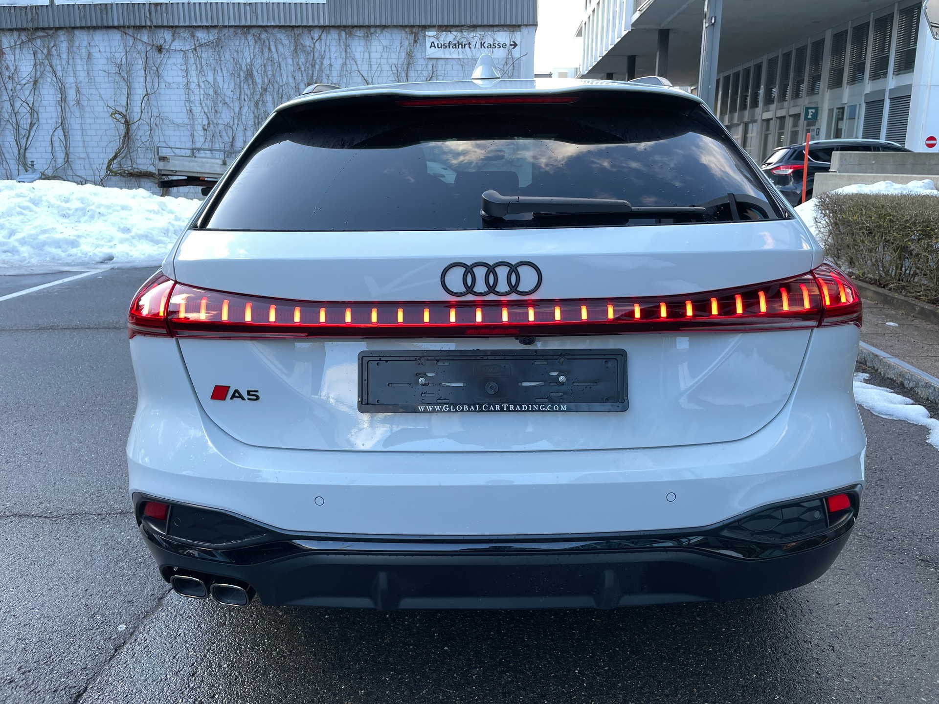 AUDI A5 Avant 2.0 TDI quattro S tronic-image-4