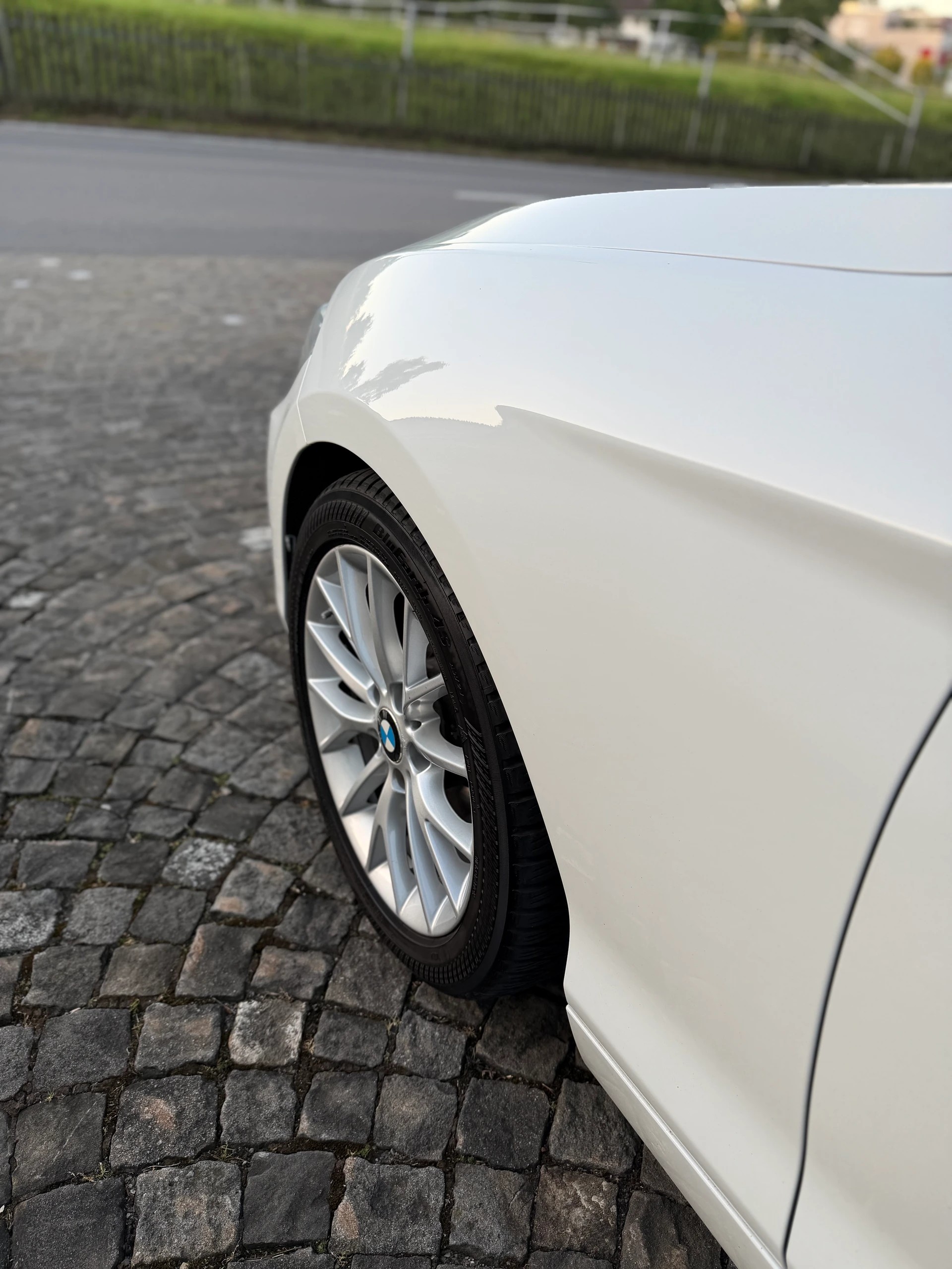 BMW 220i Modern Line / CH-Fahrzeug / Frisch ab MFK / Service gepflegt / 8 Fach / Leder / Xenon / Navi / ACC / DAB-image-8