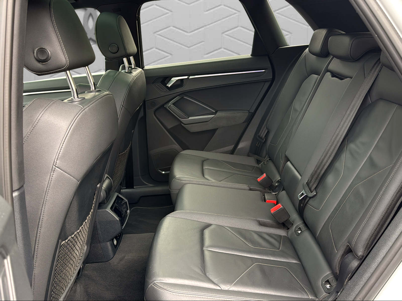 AUDI Q3 45 TFSI S line quattro S-tronic-image-11