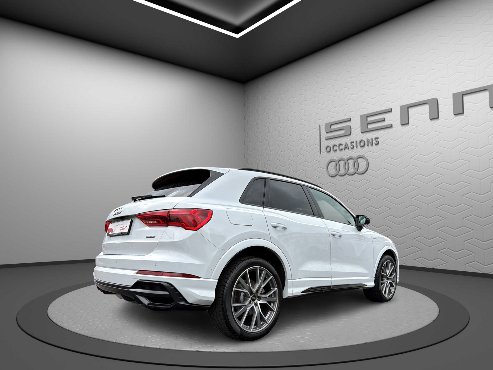 AUDI Q3 45 TFSI S line quattro S-tronic-image-2