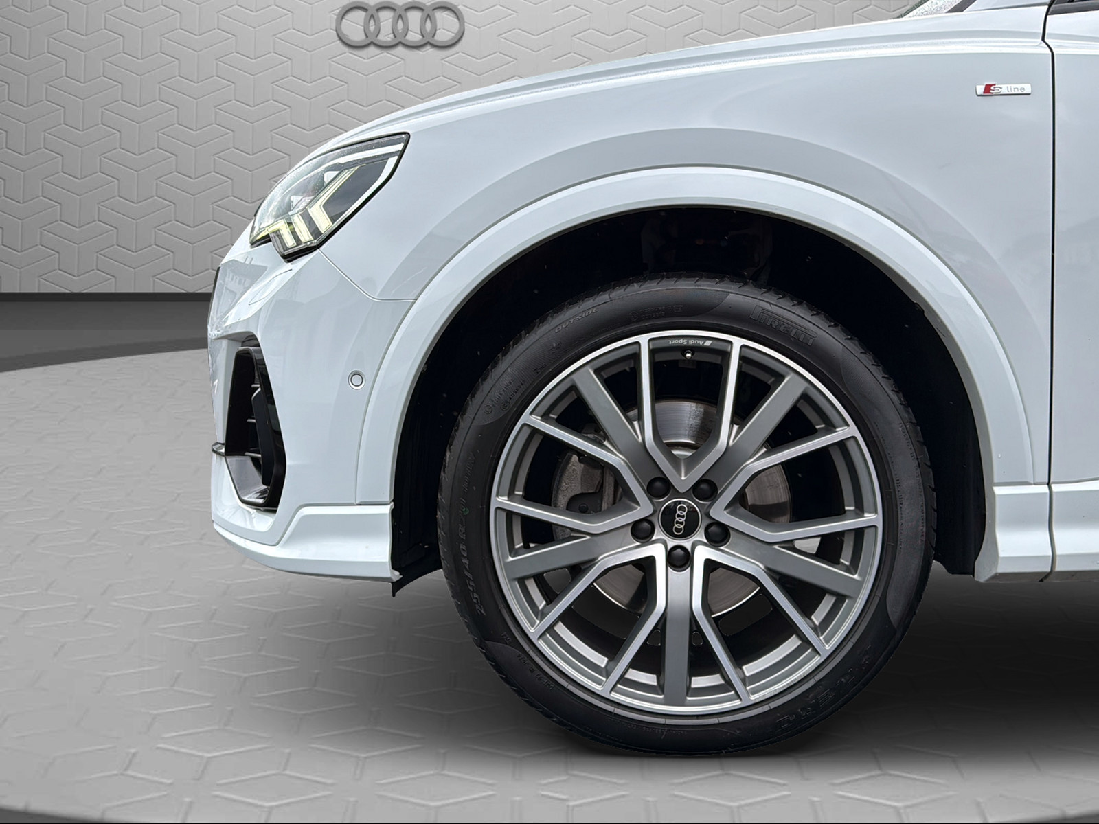 AUDI Q3 45 TFSI S line quattro S-tronic-image-5