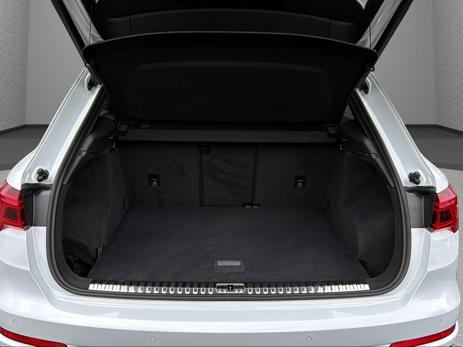 AUDI Q3 45 TFSI S line quattro S-tronic-image-12