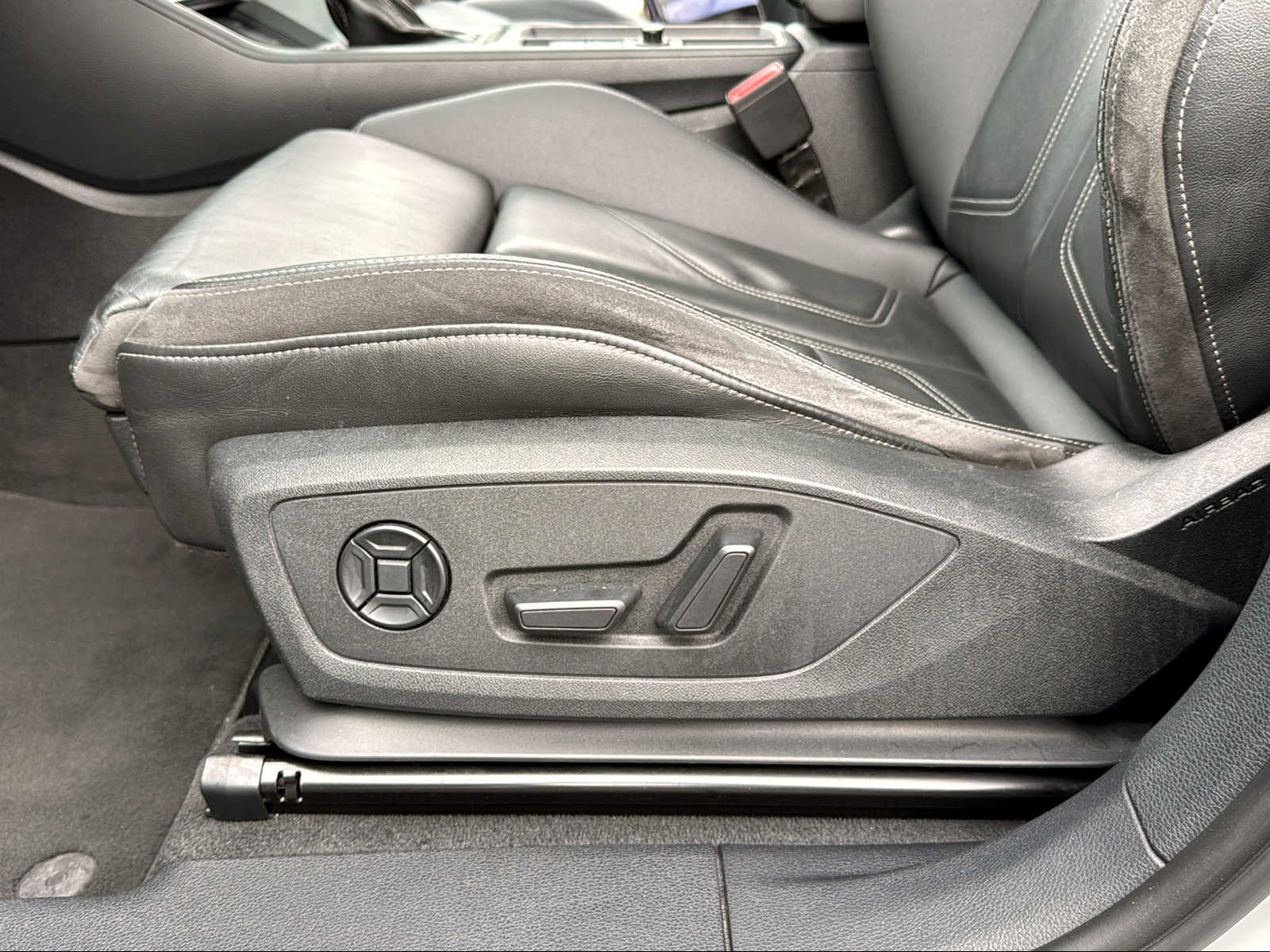 AUDI Q3 45 TFSI S line quattro S-tronic-image-10