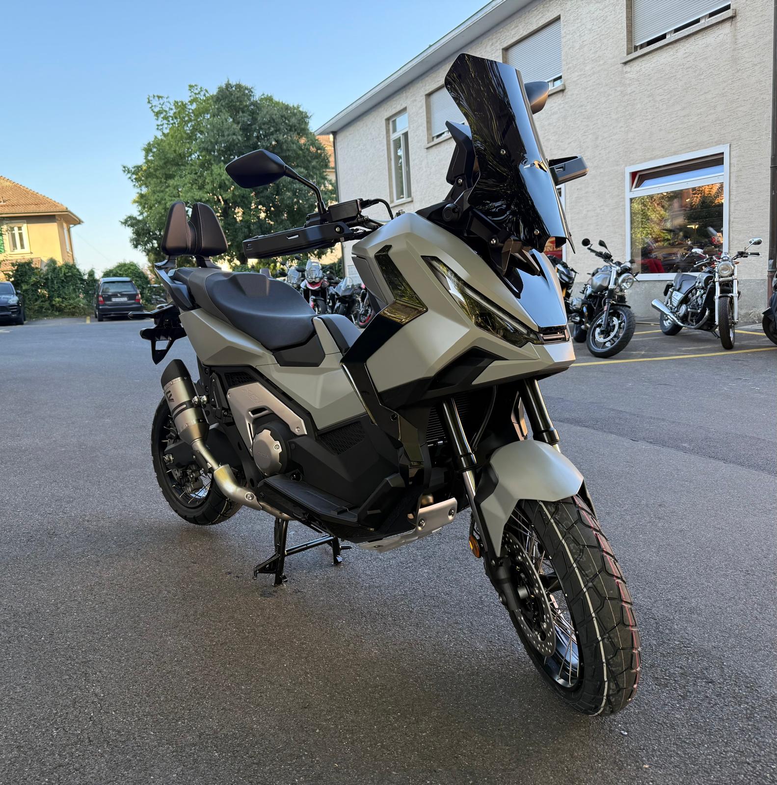 HONDA X-ADV 750-showroom-element-1