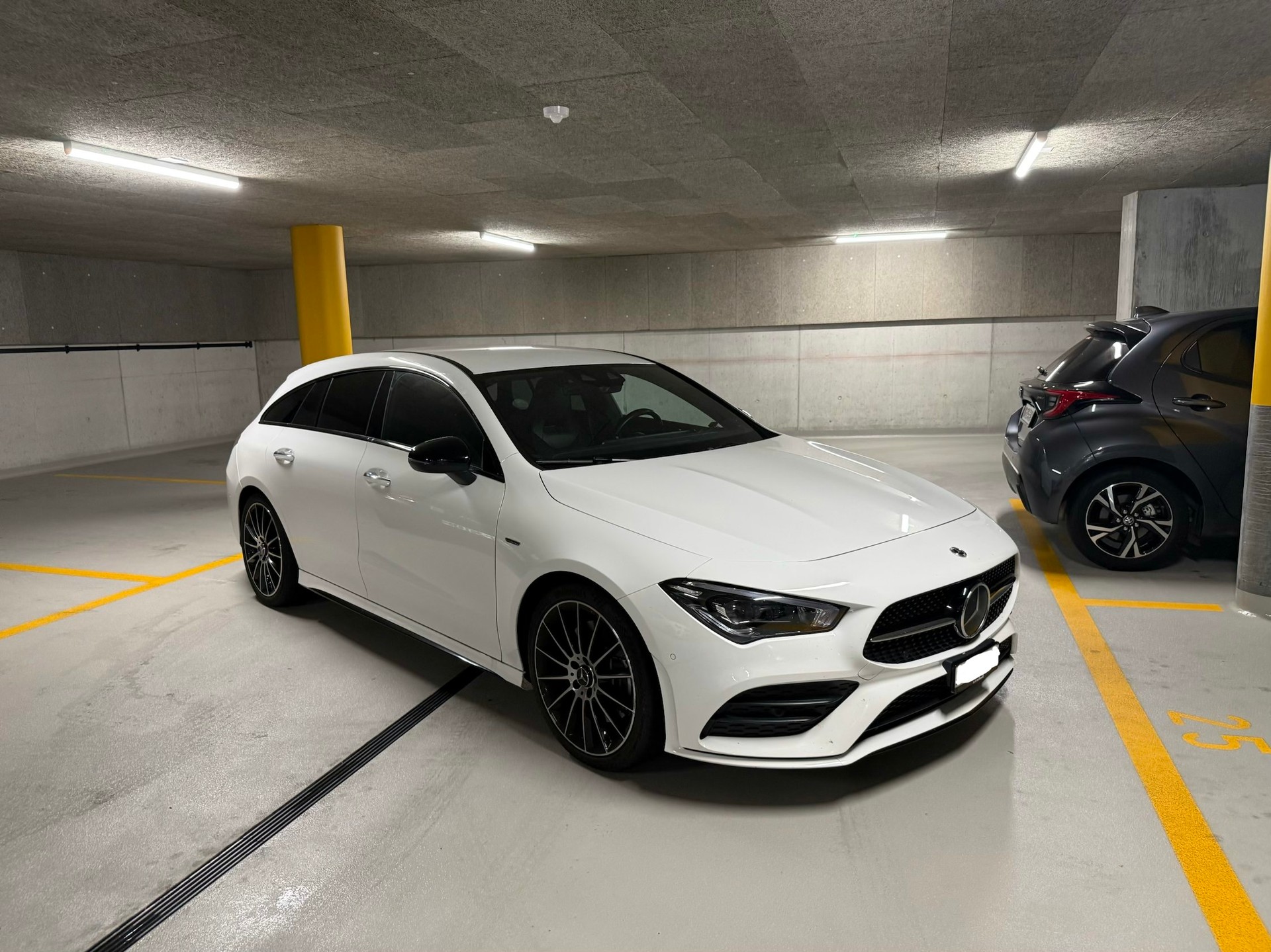 MERCEDES-BENZ CLA 250 Shooting Brake Swiss Star AMG Line 4matic-image-0