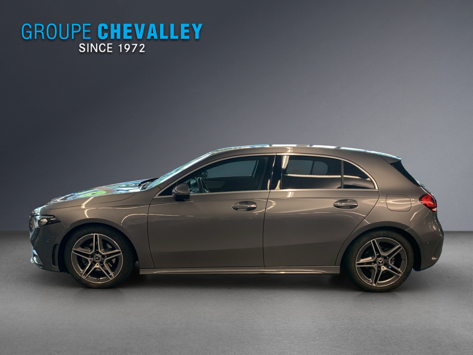MERCEDES-BENZ A 180 AMG Line-showroom-element-3