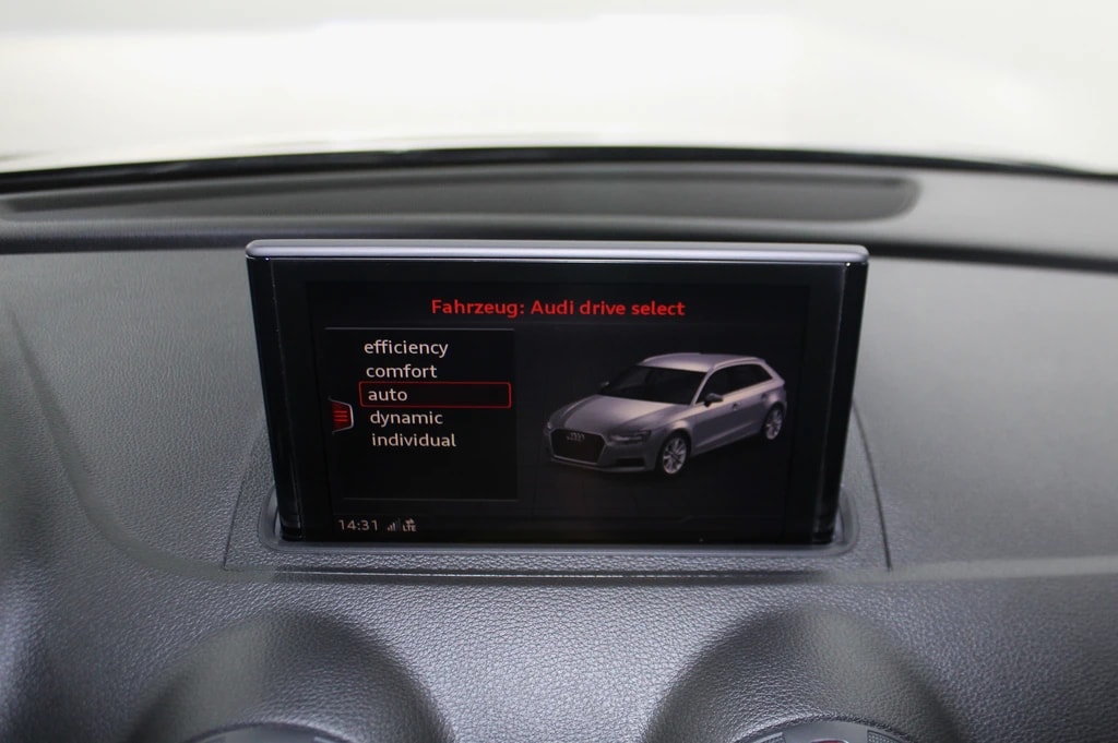AUDI S3 Sportback 2.0 TFSI quattro S-tronic Black Edition / CH-Fahrzeug-image-23