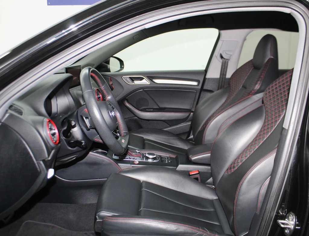 AUDI S3 Sportback 2.0 TFSI quattro S-tronic Black Edition / CH-Fahrzeug-image-7