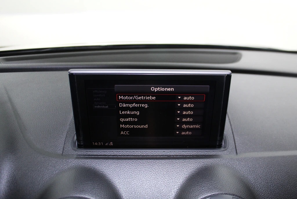 AUDI S3 Sportback 2.0 TFSI quattro S-tronic Black Edition / CH-Fahrzeug-image-24