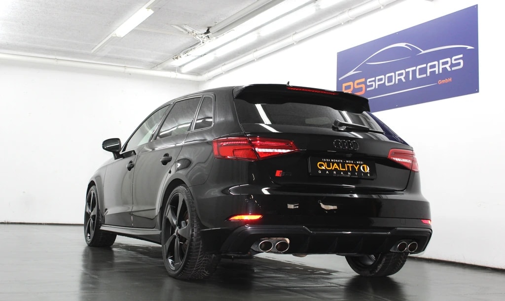 AUDI S3 Sportback 2.0 TFSI quattro S-tronic Black Edition / CH-Fahrzeug-image-4