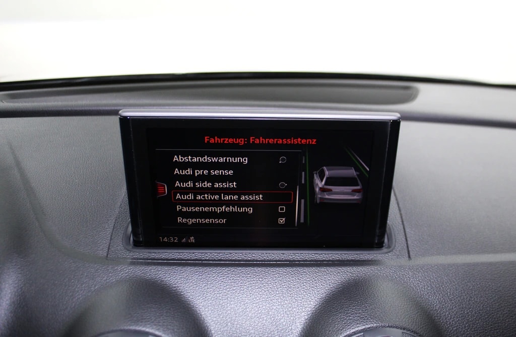 AUDI S3 Sportback 2.0 TFSI quattro S-tronic Black Edition / CH-Fahrzeug-image-27