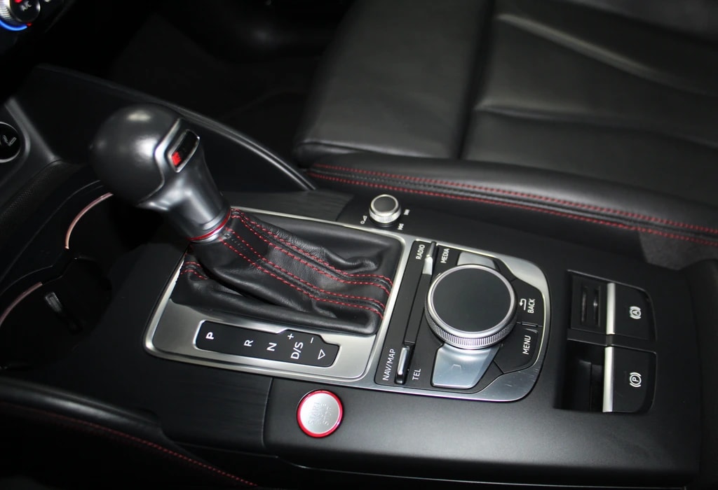 AUDI S3 Sportback 2.0 TFSI quattro S-tronic Black Edition / CH-Fahrzeug-image-15
