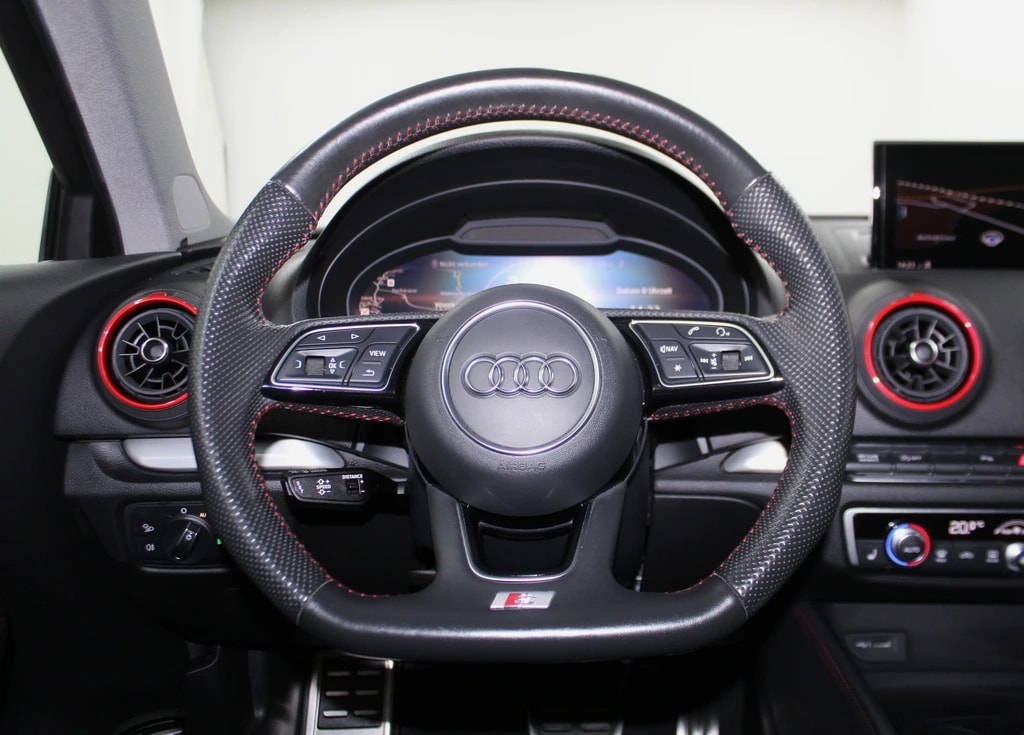 AUDI S3 Sportback 2.0 TFSI quattro S-tronic Black Edition / CH-Fahrzeug-image-13