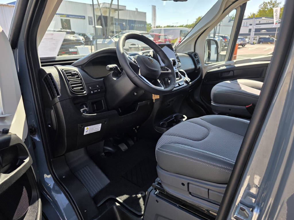 TOURNE MOBIL 6.4 Select 180PS EAT8-image-4