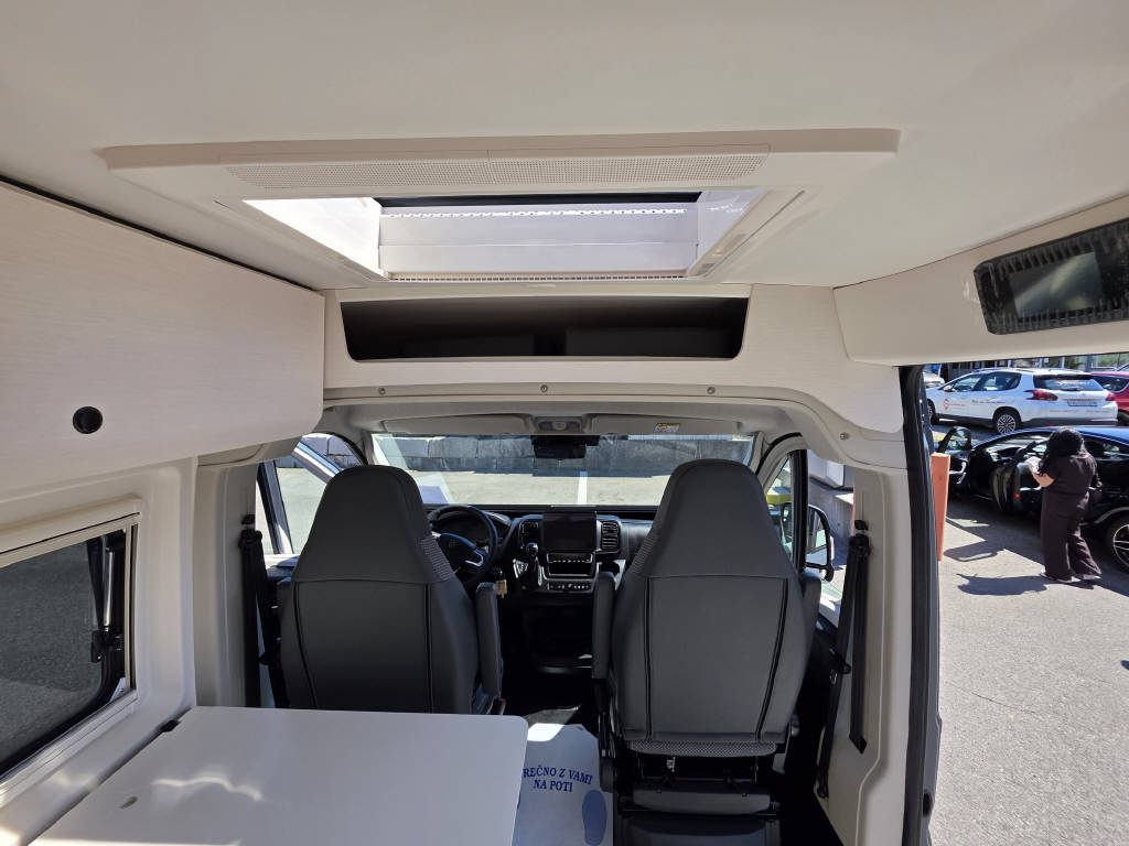 TOURNE MOBIL 6.4 Select 180PS EAT8-image-11