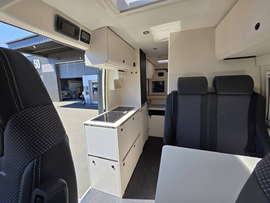 TOURNE MOBIL 6.4 Select 180PS EAT8-image-8