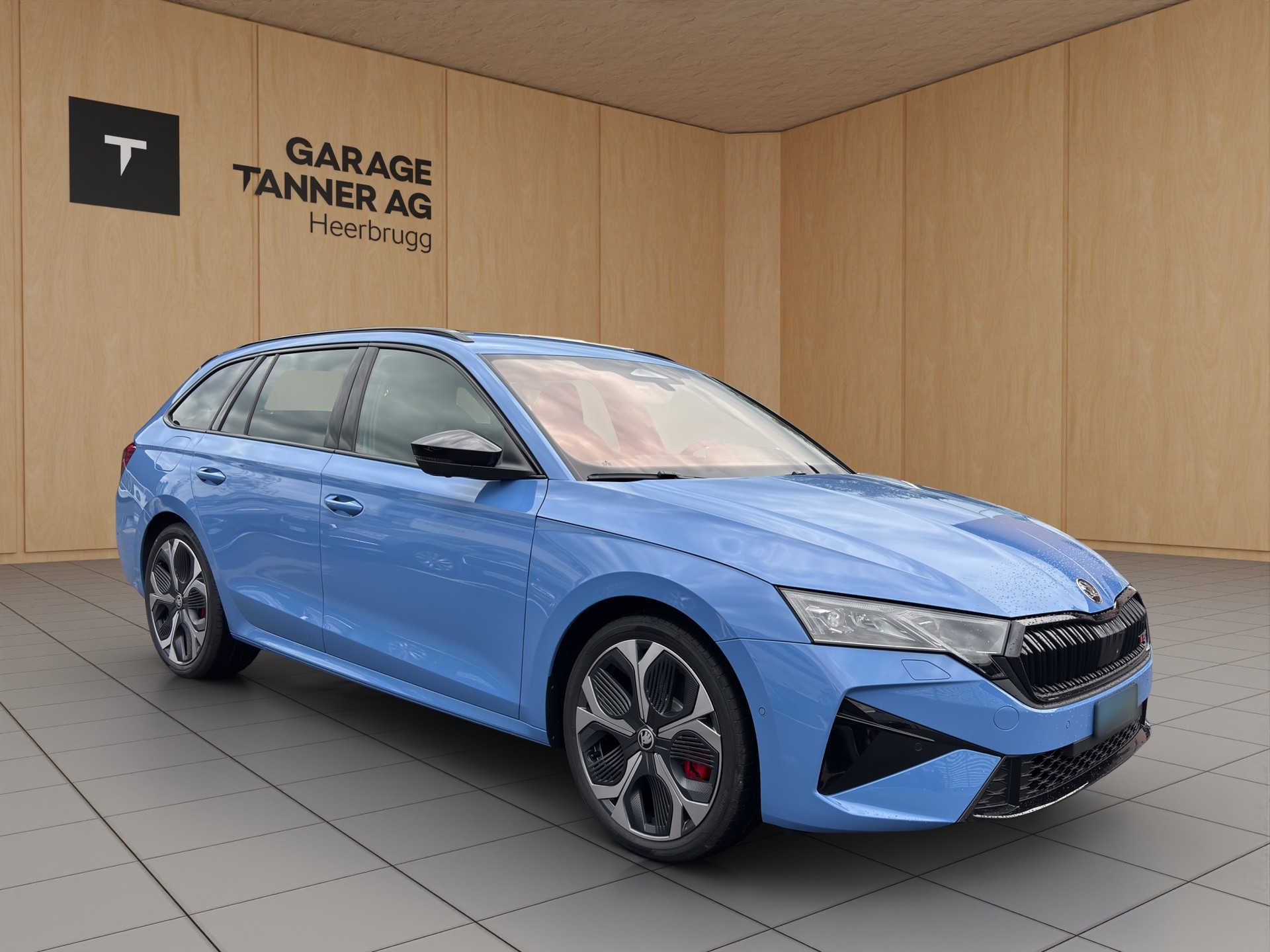 SKODA Octavia Combi 2.0 TSI DSG RS 30 Years Edition-image-2