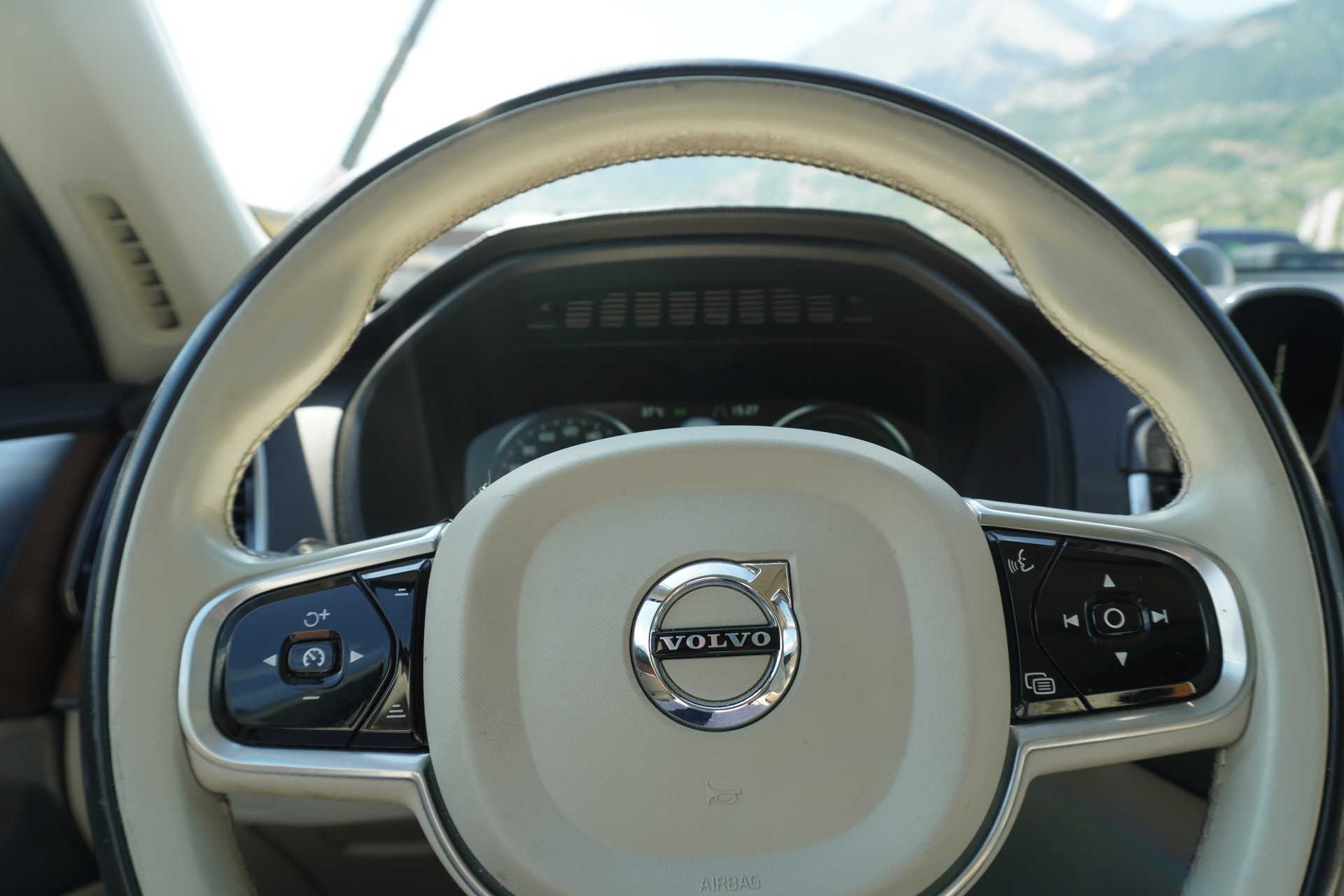 VOLVO XC90 T8 AWD Inscription Geartronic-image-11