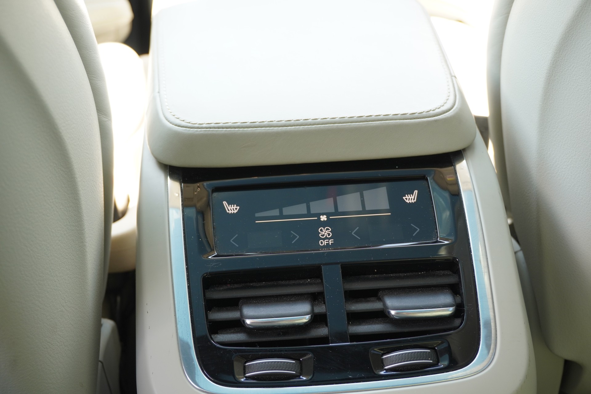 VOLVO XC90 T8 AWD Inscription Geartronic-image-15