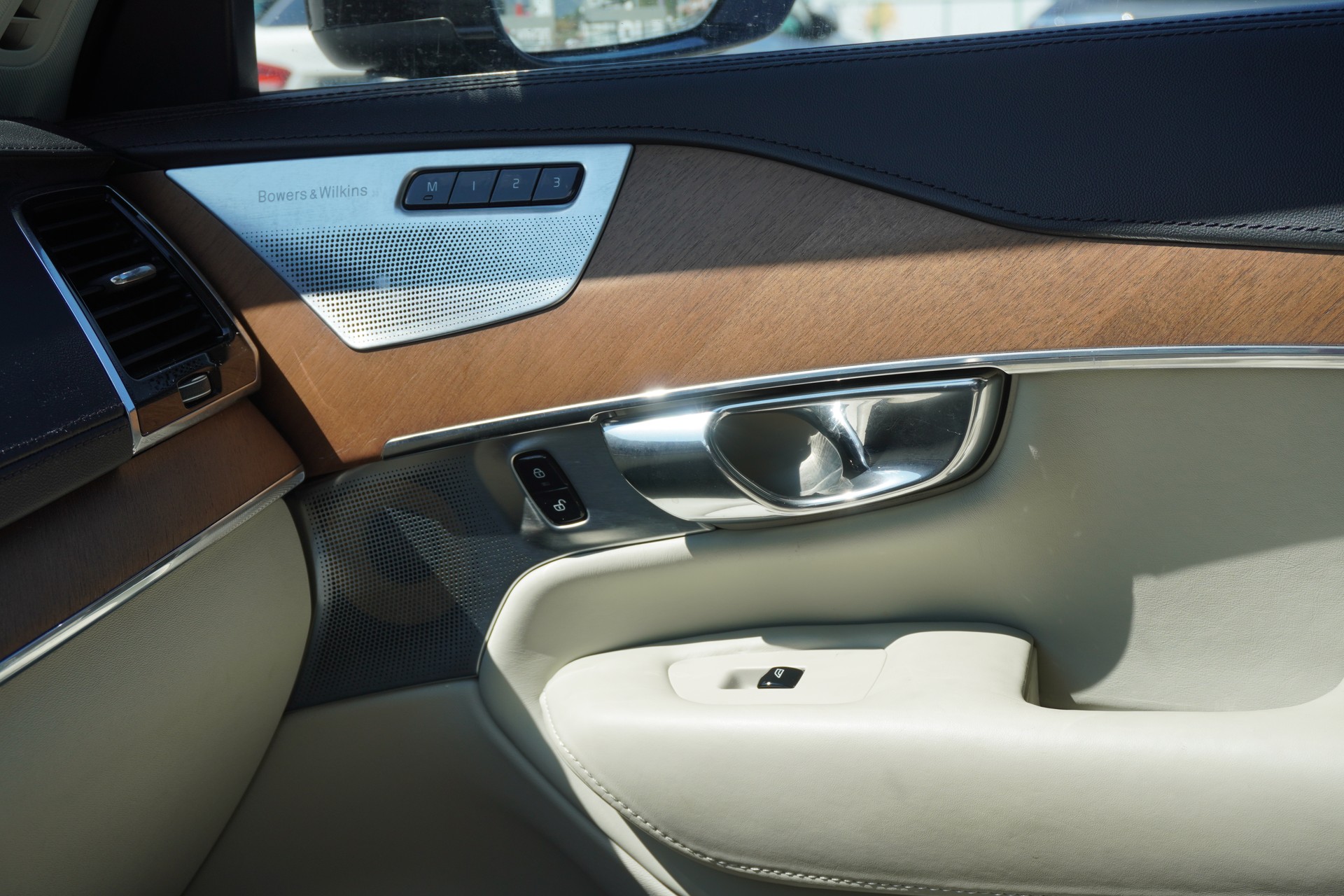 VOLVO XC90 T8 AWD Inscription Geartronic-image-16