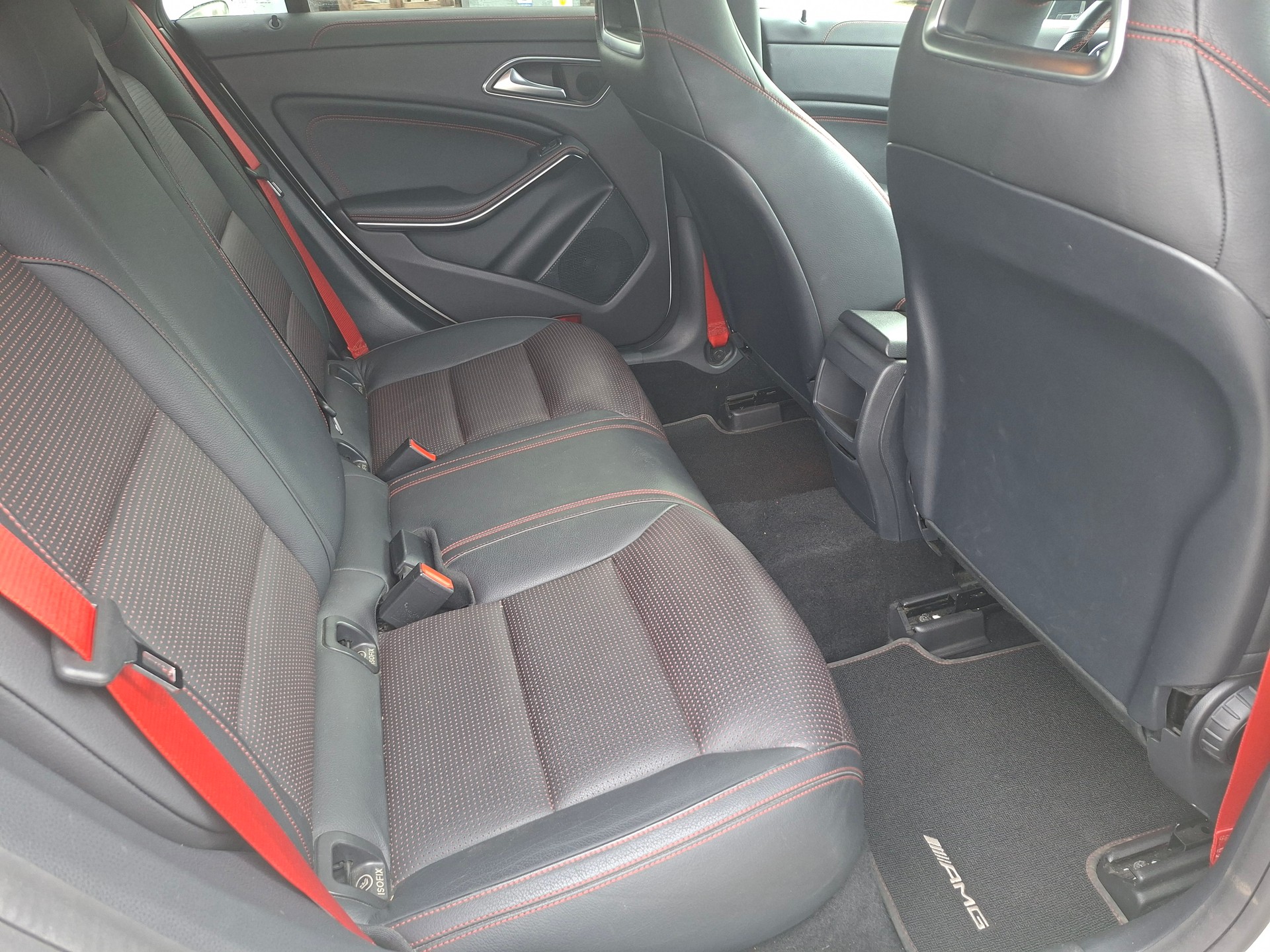 MERCEDES-BENZ CLA 45 AMG 4Matic Speedshift-image-10