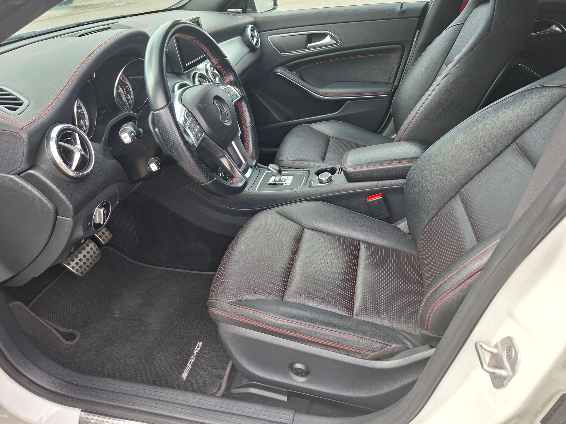 MERCEDES-BENZ CLA 45 AMG 4Matic Speedshift-image-6