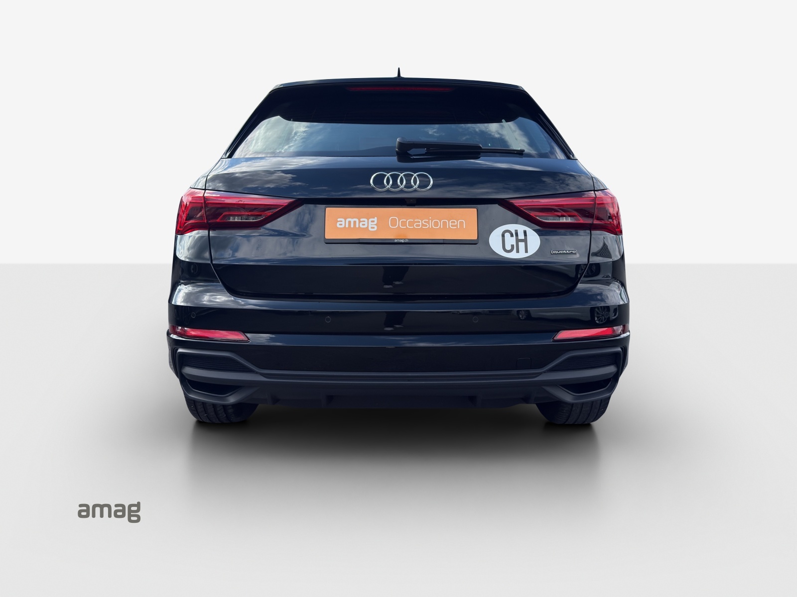AUDI Q3 45 TFSI S line quattro S-tronic-image-3