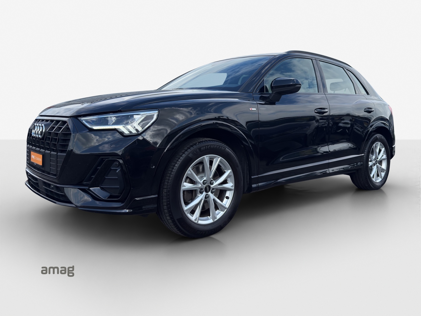 AUDI Q3 45 TFSI S line quattro S-tronic-image-0