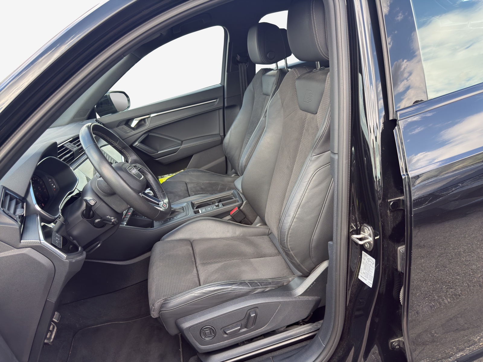 AUDI Q3 45 TFSI S line quattro S-tronic-image-7