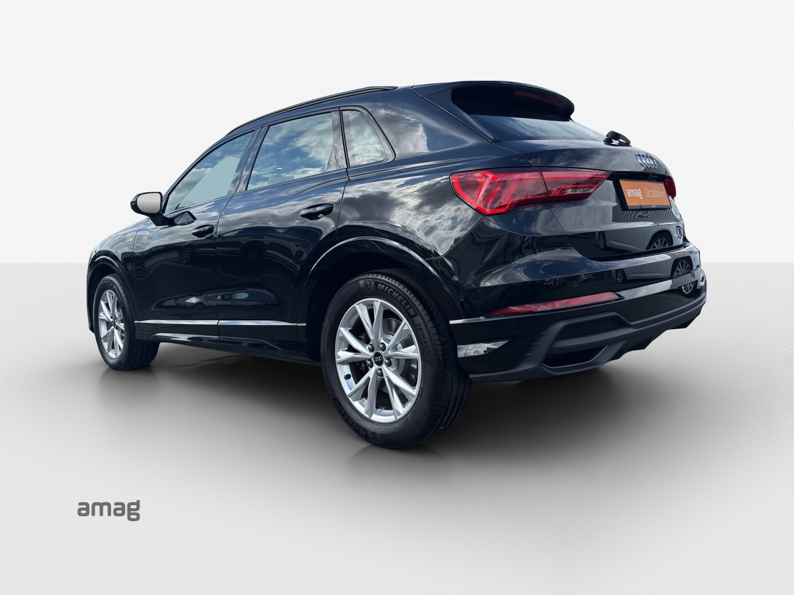 AUDI Q3 45 TFSI S line quattro S-tronic-image-2