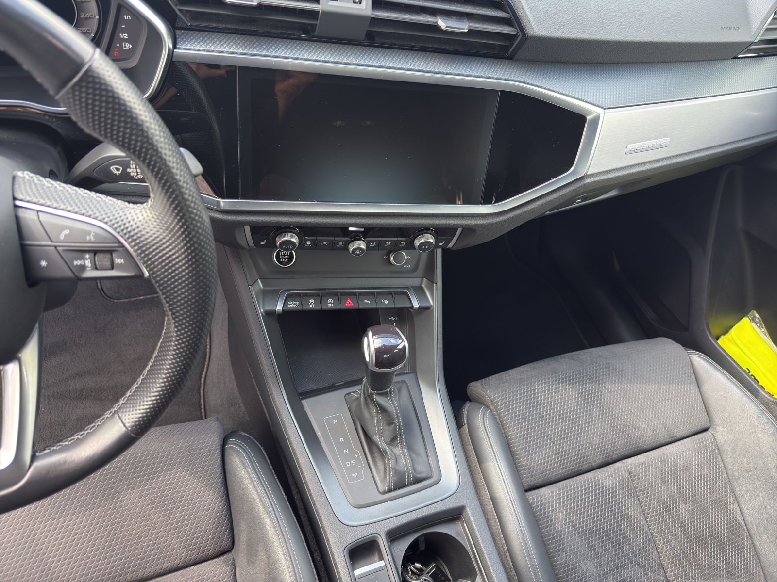 AUDI Q3 45 TFSI S line quattro S-tronic-image-10