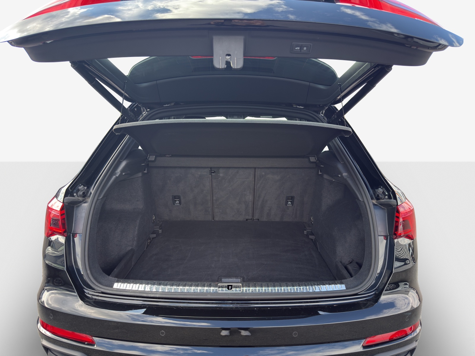 AUDI Q3 45 TFSI S line quattro S-tronic-image-12