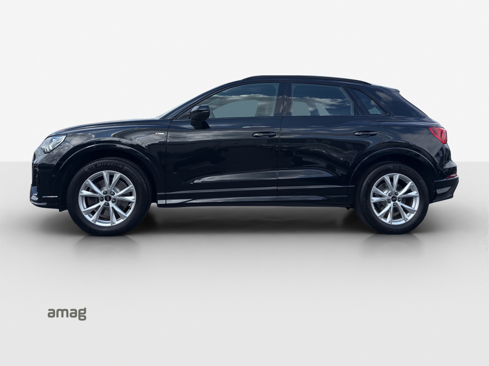 AUDI Q3 45 TFSI S line quattro S-tronic-image-1