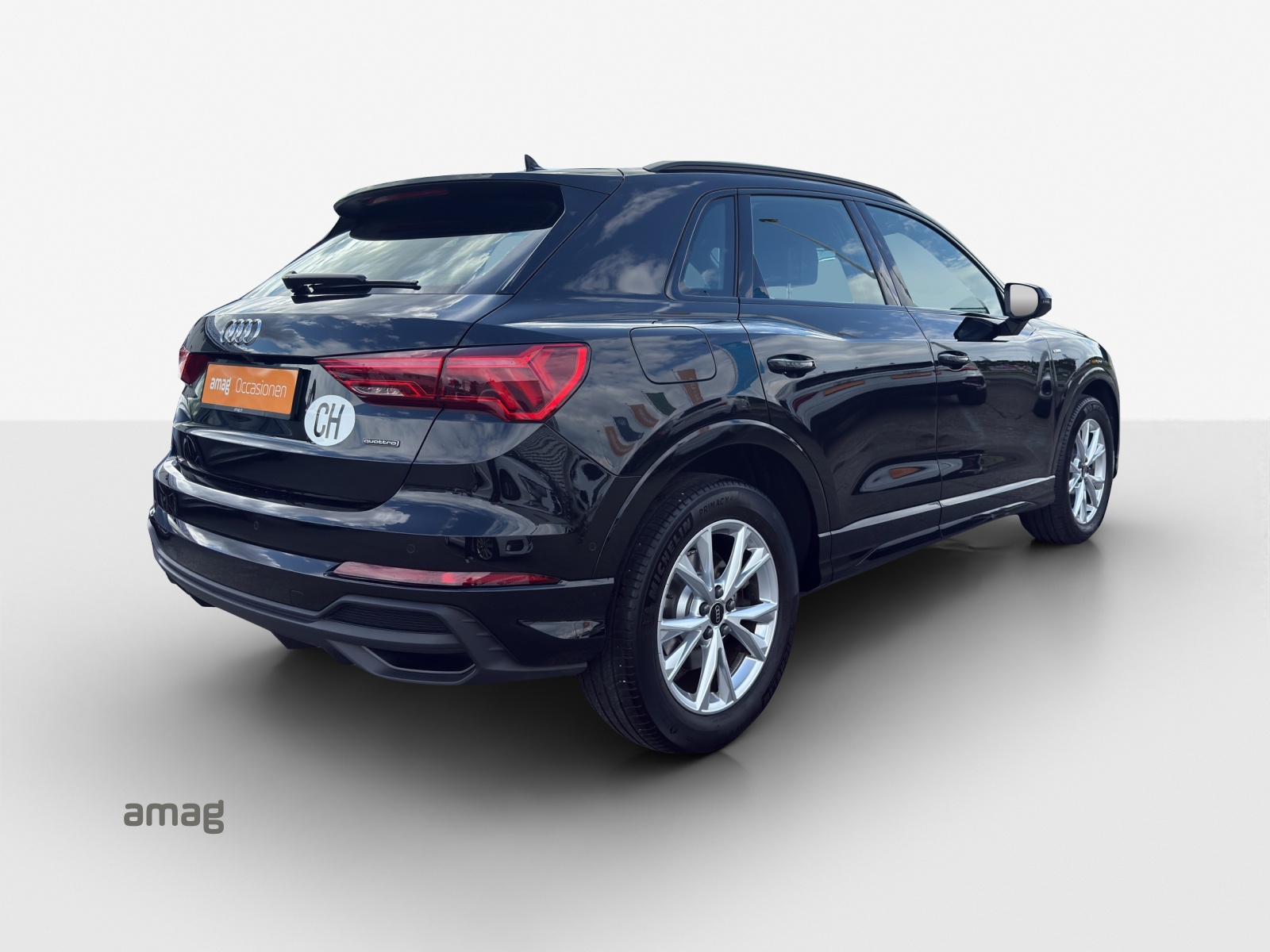 AUDI Q3 45 TFSI S line quattro S-tronic-image-4