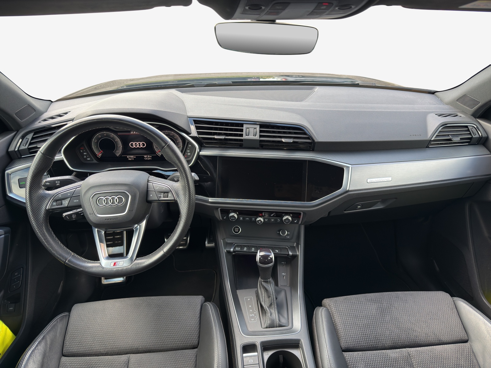 AUDI Q3 45 TFSI S line quattro S-tronic-image-8