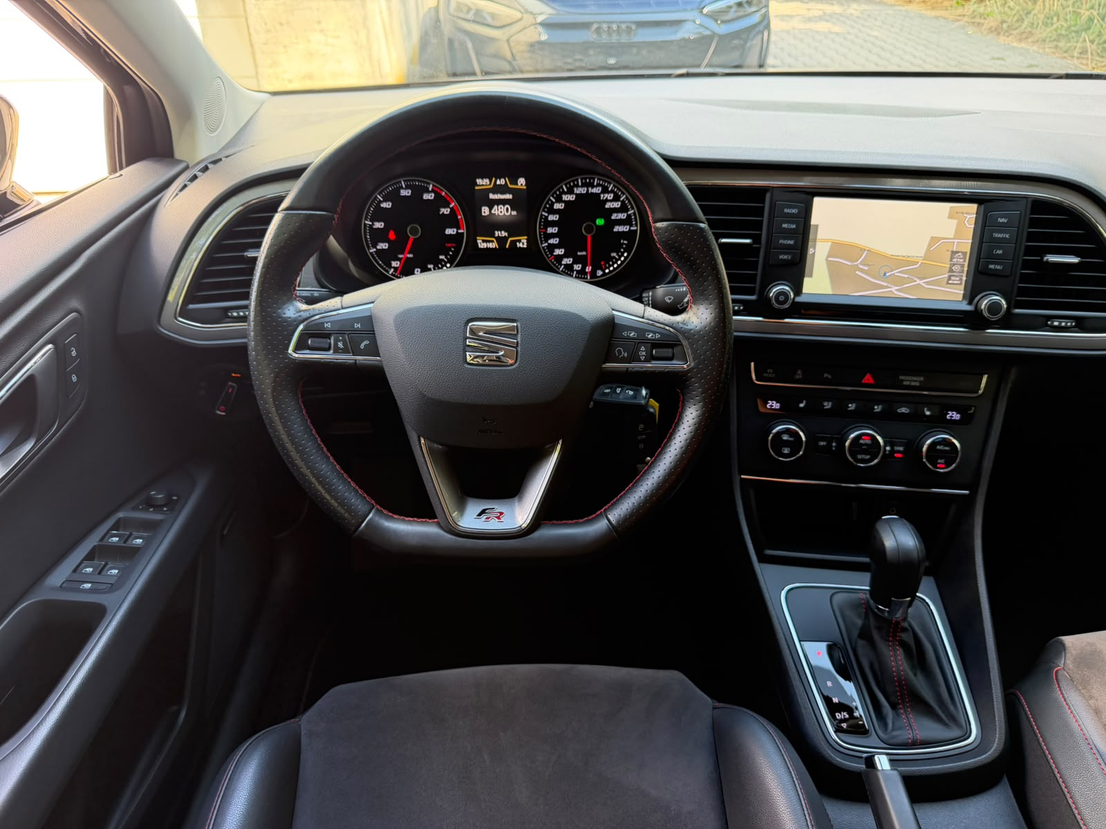 SEAT Leon 1.4 TSI FR DSG-image-20