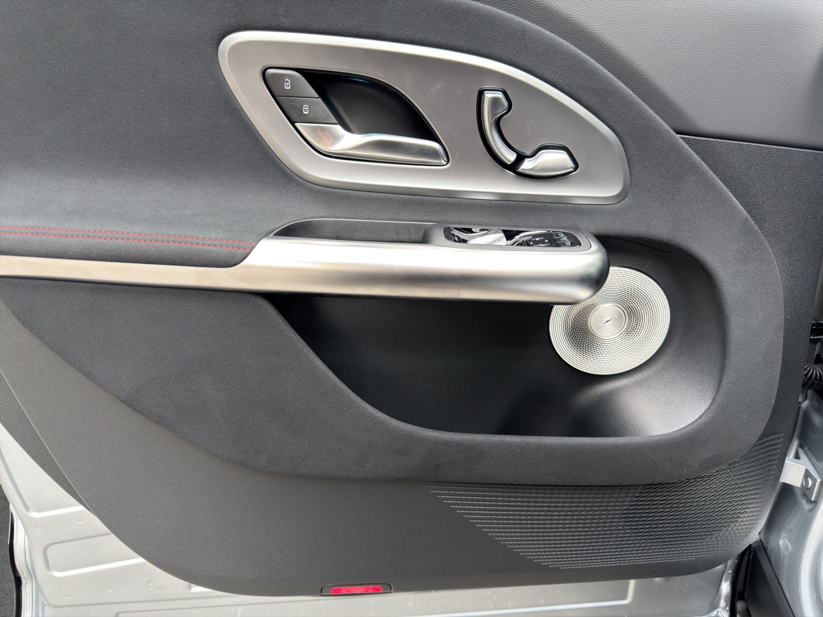 MERCEDES-BENZ GLB 220 4Matic 8G-Tronic-image-15