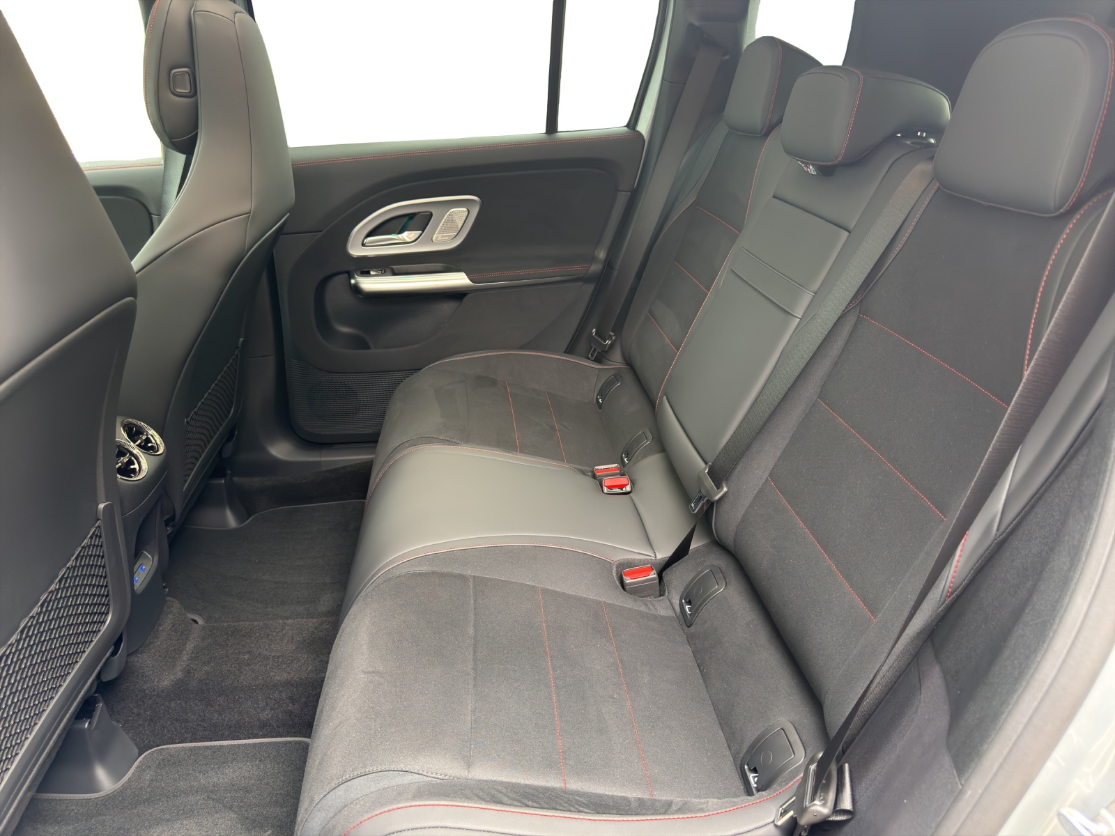 MERCEDES-BENZ GLB 220 4Matic 8G-Tronic-image-13
